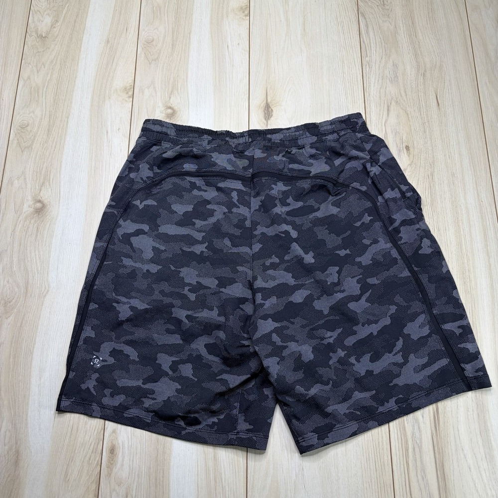 lululemon athletica Men's Black Gray Camo Athletic Shorts size large - Picture 8 of 12